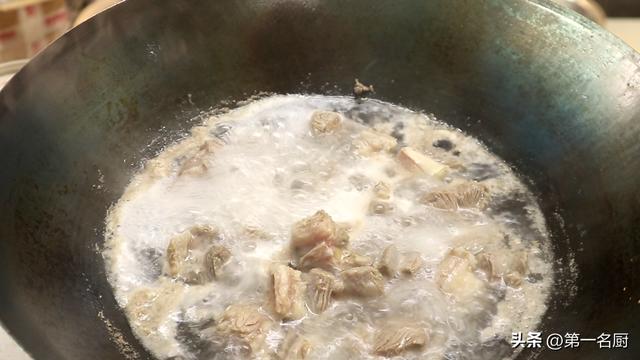 正宗羊肉汤的做法和配料（炖羊肉放什么料最香最好吃）(7)
