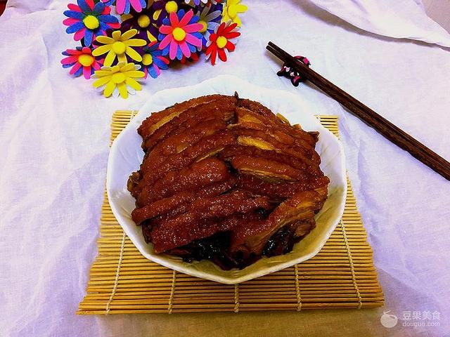 梅菜扣肉制作方法（食堂大锅菜梅菜扣肉的做法）(1)