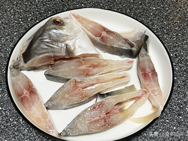 鱼干怎么做好吃又简单的方法（春天多给孩子吃这道菜）(4)
