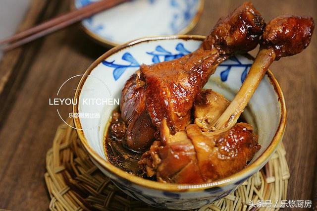 电饭锅炖鸡腿怎么炖好吃（电饭锅炖鸡腿的做法简单又好吃）(2)