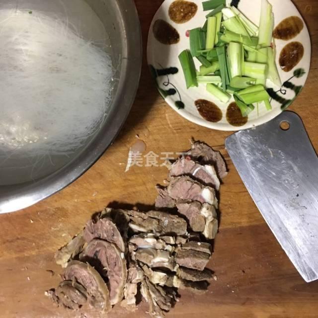 陕西名吃羊肉泡馍怎么做（陕西羊肉泡馍最正宗的做法视频）(18)