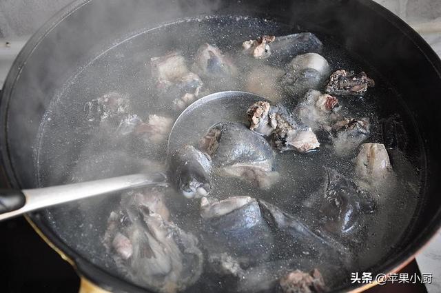榴莲壳煲鸡汤的做法（榴莲鸡汤榴莲壳能吃吗）(5)