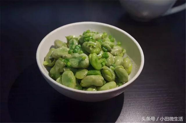 蚕豆炒菜怎么做好吃（怎样炒蚕豆保持原来的翠绿）(2)