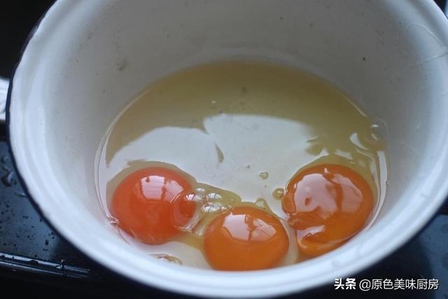 炒鸡蛋怎么蓬松柔软（炒鸡蛋的正确方法与技巧）(6)