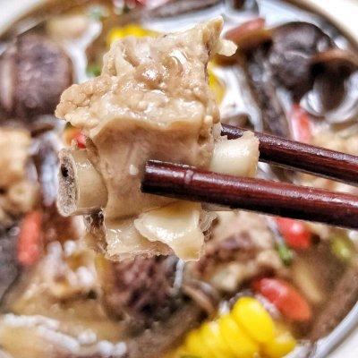 排骨玉米菌菇汤的做法（菌菇排骨汤都放什么菜好吃）(13)