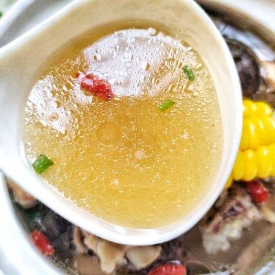 排骨玉米菌菇汤的做法（菌菇排骨汤都放什么菜好吃）(15)