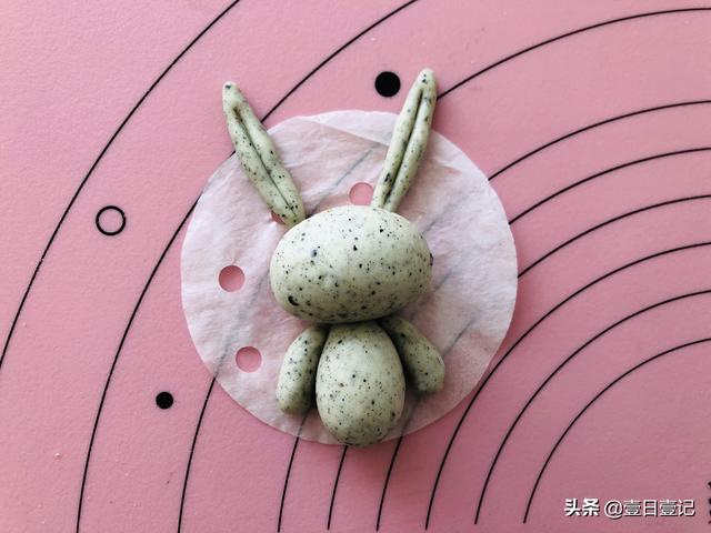 卡通小兔子馒头的做法（简单制作小兔子馒头方法）(12)
