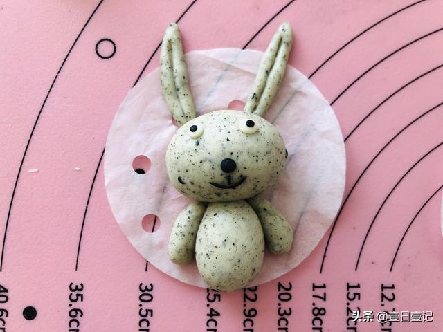 卡通小兔子馒头的做法（简单制作小兔子馒头方法）(17)