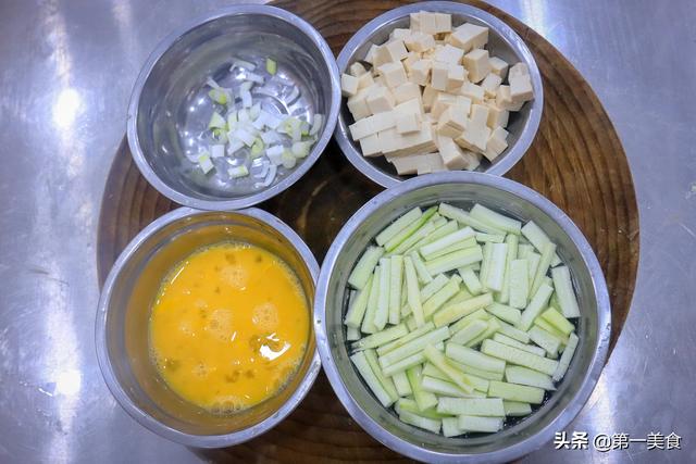 丝瓜汤的作用与功效（丝瓜怎么做汤好吃又营养窍门）(2)