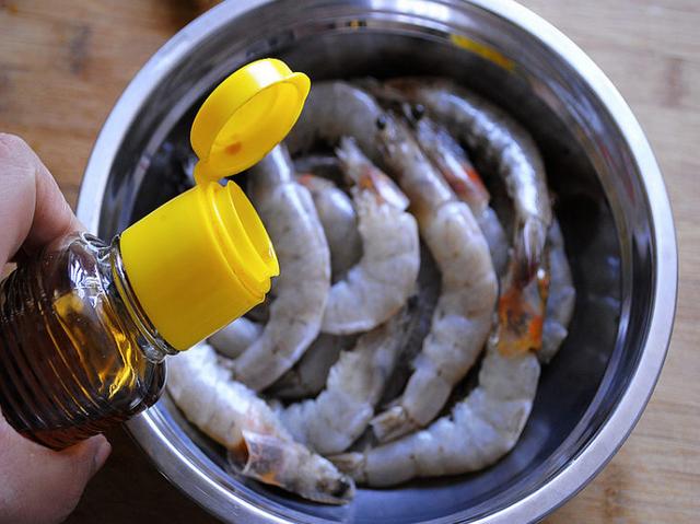 油焖大虾最简单的方法（正宗油焖大虾简单只需3步）(5)