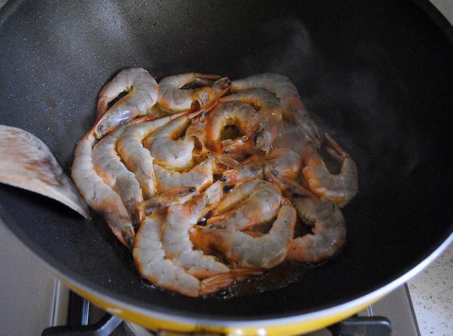 油焖大虾最简单的方法（正宗油焖大虾简单只需3步）(6)