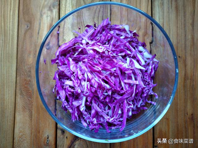 凉拌紫甘兰怎么做（紫色甘蓝菜怎么凉拌好吃）(3)