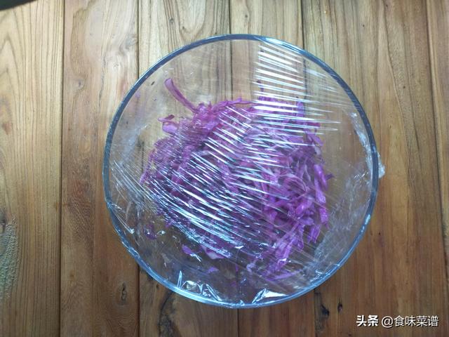 凉拌紫甘兰怎么做（紫色甘蓝菜怎么凉拌好吃）(4)