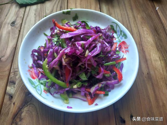 凉拌紫甘兰怎么做（紫色甘蓝菜怎么凉拌好吃）(7)