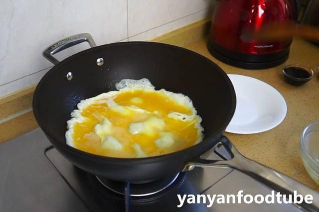 家庭简单鸡蛋炒面的做法（鸡蛋炒面最简单的做法）(5)