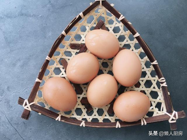 鸡蛋怎么煮不破壳又容易剥（煮鸡蛋不开裂更好剥的小妙招）(1)