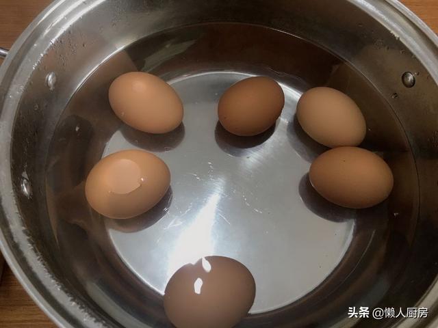 鸡蛋怎么煮不破壳又容易剥（煮鸡蛋不开裂更好剥的小妙招）(3)
