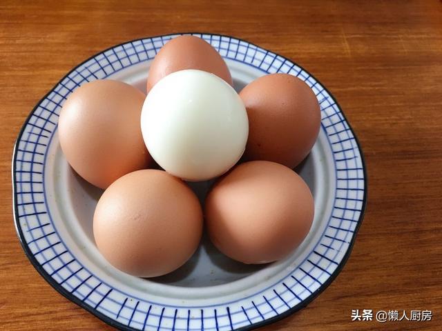 鸡蛋怎么煮不破壳又容易剥（煮鸡蛋不开裂更好剥的小妙招）(5)