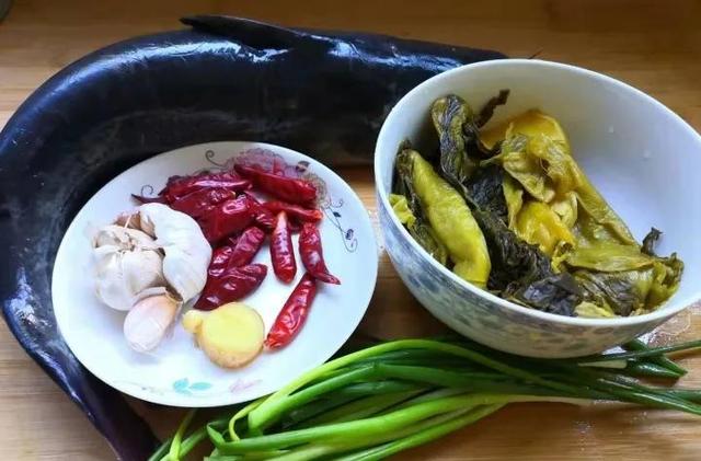 正宗酸菜鱼的做法及配方（酸菜鱼的家常做法）(1)