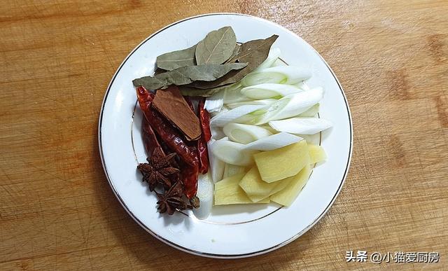 家常做的西红柿土豆炖牛腩（西红柿土豆炖牛腩的最简单做法）(6)