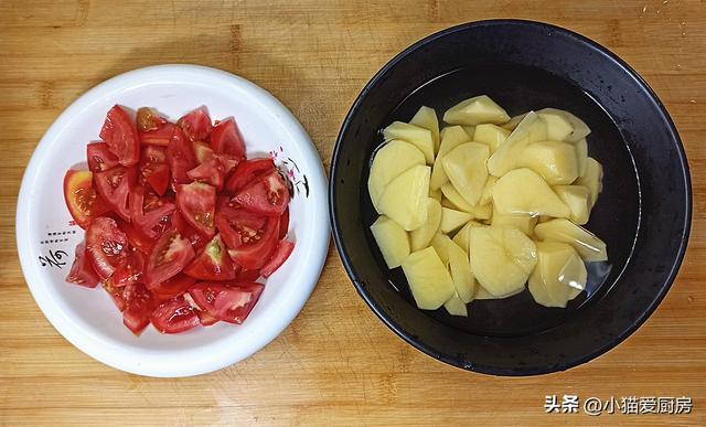 家常做的西红柿土豆炖牛腩（西红柿土豆炖牛腩的最简单做法）(5)