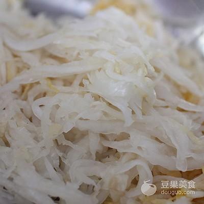 东北大菜排骨酸菜炖粉条的做法（排骨酸菜炖粉条步骤）(5)