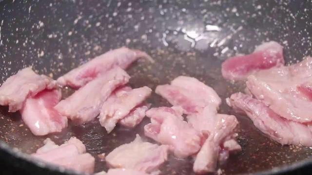 怎么做猪肉酸菜炖粉条（酸菜猪肉炖粉条最正宗的做法）(9)