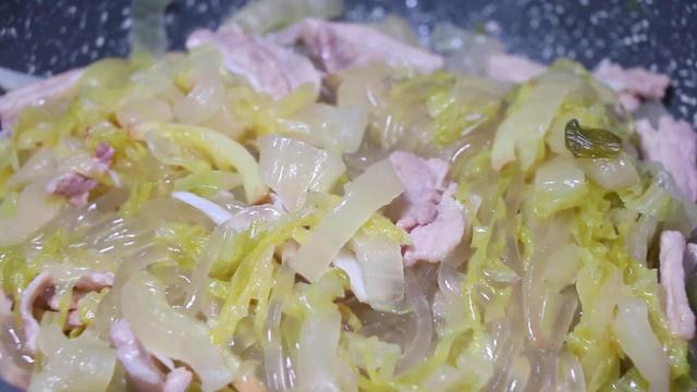 怎么做猪肉酸菜炖粉条（酸菜猪肉炖粉条最正宗的做法）(14)