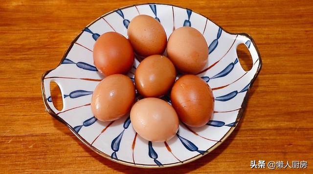 荷包蛋怎么煮不散还圆的小技巧（煮荷包蛋的最好方法是什么）(1)