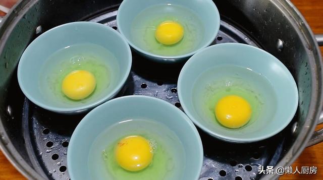 荷包蛋怎么煮不散还圆的小技巧（煮荷包蛋的最好方法是什么）(5)
