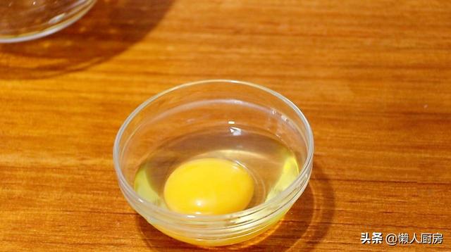 荷包蛋怎么煮不散还圆的小技巧（煮荷包蛋的最好方法是什么）(13)