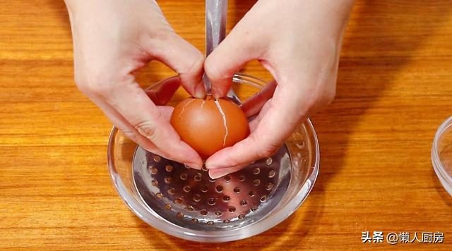 荷包蛋怎么煮不散还圆的小技巧（煮荷包蛋的最好方法是什么）(11)