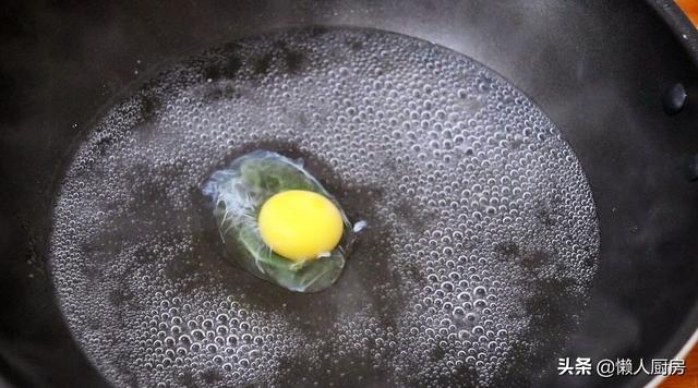 荷包蛋怎么煮不散还圆的小技巧（煮荷包蛋的最好方法是什么）(15)