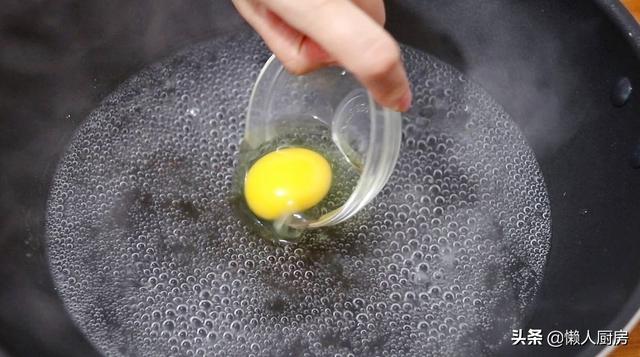 荷包蛋怎么煮不散还圆的小技巧（煮荷包蛋的最好方法是什么）(14)