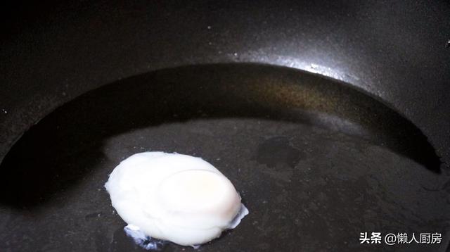 荷包蛋怎么煮不散还圆的小技巧（煮荷包蛋的最好方法是什么）(16)