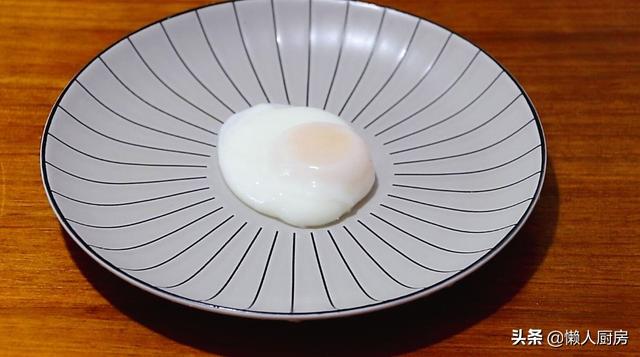 荷包蛋怎么煮不散还圆的小技巧（煮荷包蛋的最好方法是什么）(17)