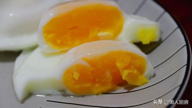 荷包蛋怎么煮不散还圆的小技巧（煮荷包蛋的最好方法是什么）(18)