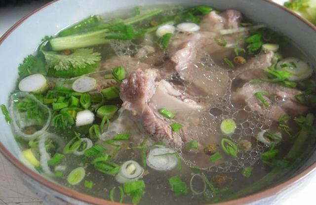 冬季的第一口汤清炖羊肉汤怎么做（最正宗炖羊肉汤方法）(1)