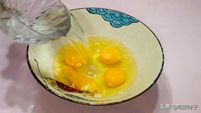蒸鸡蛋羹的做法用热水还是冷水窍门（蒸鸡蛋羹的正确做法个人总结）(3)
