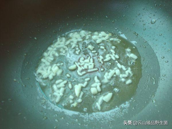 牛肝菌鸡汤的做法大全（牛肝菌鸡汤怎么炖最好吃）(6)