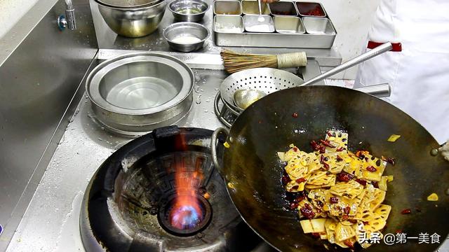 风味干锅藕片的做法（藕片肉片干锅最正宗的做法）(7)