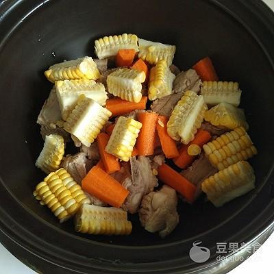 砂锅玉米排骨汤的做法窍门（砂锅玉米煲排骨汤的做法大全）(5)