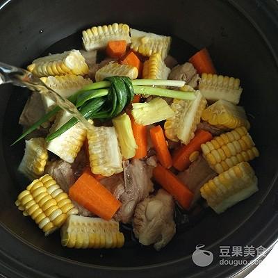 砂锅玉米排骨汤的做法窍门（砂锅玉米煲排骨汤的做法大全）(7)