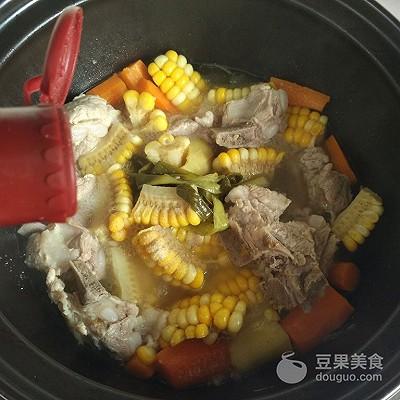 砂锅玉米排骨汤的做法窍门（砂锅玉米煲排骨汤的做法大全）(10)