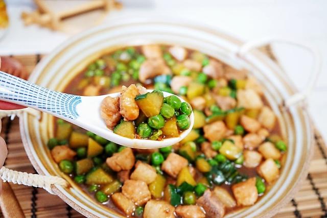 小豌豆炒肉的做法（辣炒大白菜最简单的做法）(2)