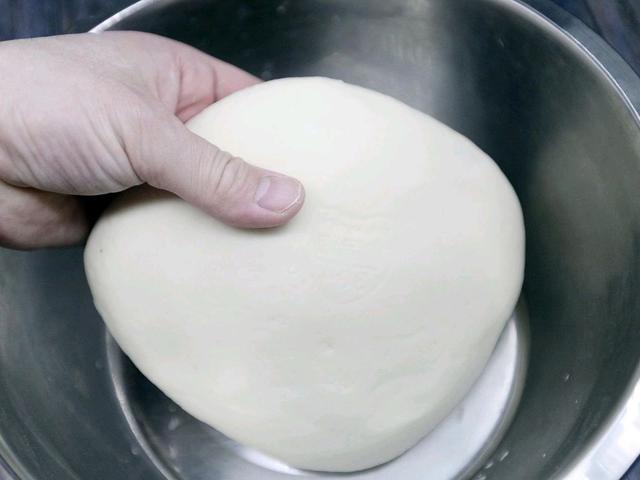 做饺子的水饺皮是怎么做的（买的饺子皮做蒸饺怎么蒸皮才会软）(6)