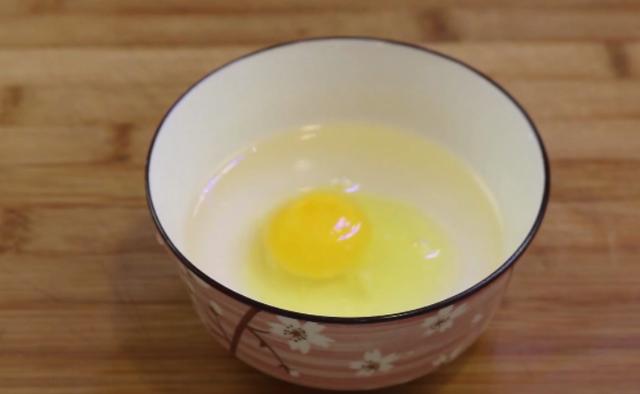 煮荷包蛋怎么做才不会散（煮荷包蛋不散的最佳方法）(3)