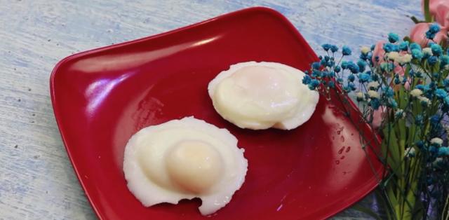 煮荷包蛋怎么做才不会散（煮荷包蛋不散的最佳方法）(5)