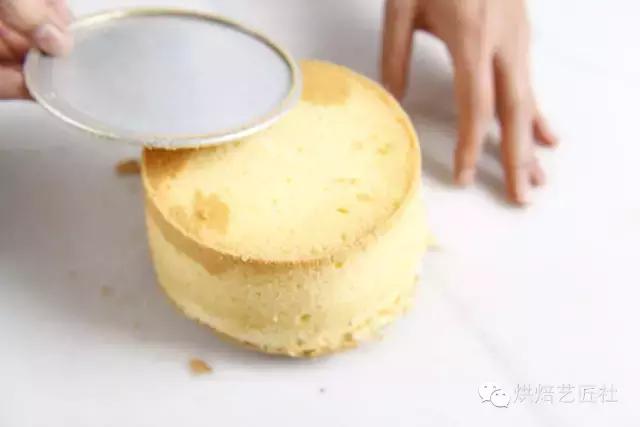 为什么烤的蛋糕胚一直塌陷（蛋糕胚烤出来为什么底部凹下去）(16)