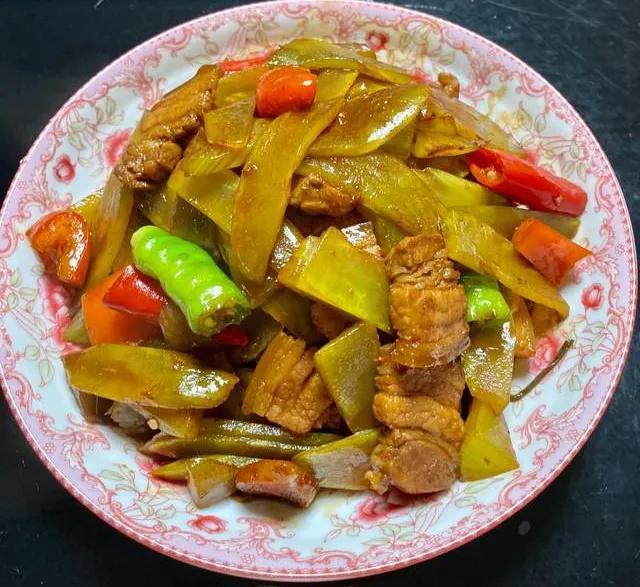 莴笋炒肉片怎么炒嫩又好吃（莴笋炒瘦肉片的家常做法大全）(3)